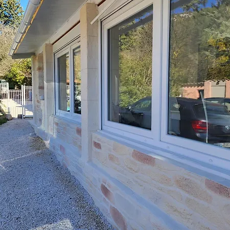 Holiday home Un Petit Coin De Paradis *